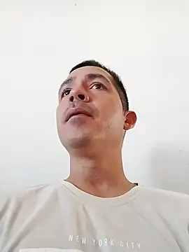 Snapshot of Damian-liam chatting on November 12, 2025, 4:55 pm Damian-liam online show from November 12, 2025, 4:55 pm