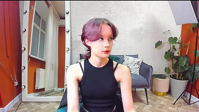 Annie Way online show from November 17, 2025, 12:31 pm