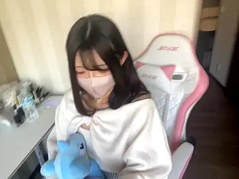 amu nyan cute online show from November 14, 2025, 4:05 am