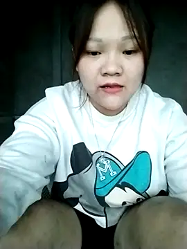 Snapshot of m-mbae chatting on February 1, 2026, 2:54 am m-mbae online show from February 1, 2026, 2:54 am