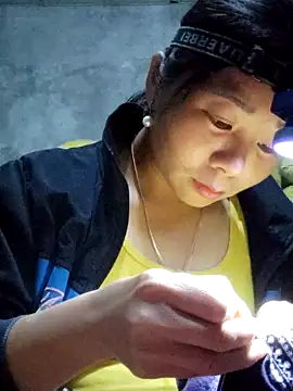 vangkt-cute online show from November 12, 2025, 3:32 am