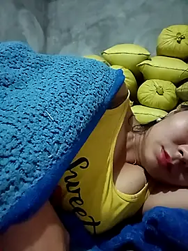 vangkt-cute online show from December 14, 2025, 10:48 pm