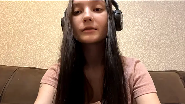 Snapshot of AurorAurora chatting on December 1, 2025, 9:32 am AurorAurora online show from December 1, 2025, 9:32 am