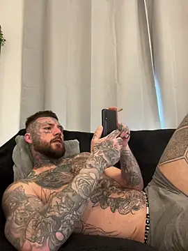 magicmichaell online show from April 20, 2026, 8:28 am