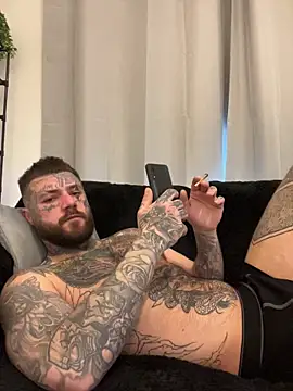 magicmichaell online show from April 15, 2026, 8:42 am