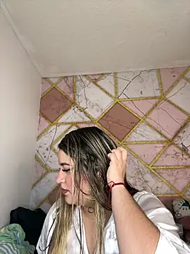 Amira Malia online show from April 5, 2026, 11:28 am