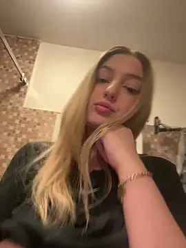 Marisaaasss online show from April 20, 2026, 6:53 pm