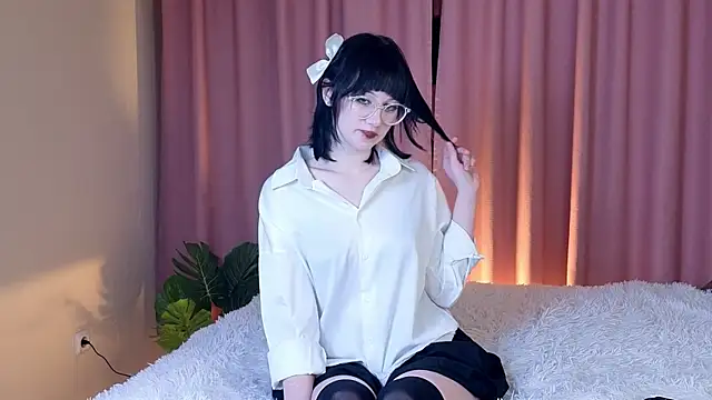 Iwanturcarrot  online show from November 12, 2025, 12:31 pm