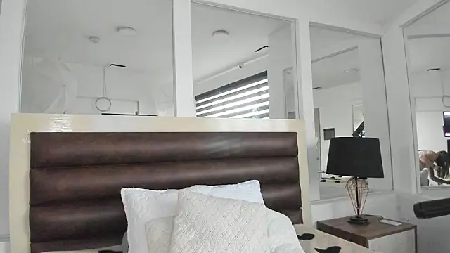 Snapshot of LaurenSpitz chatting on February 11, 2026, 11:54 am LaurenSpitz online show from February 11, 2026, 11:54 am