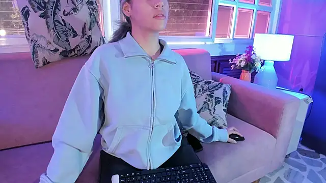 Snapshot of ReiAyanamy chatting on December 21, 2025, 7:48 pm ReiAyanamy online show from December 21, 2025, 7:48 pm