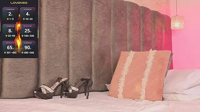 Snapshot of Tania_Diaz_ chatting on December 13, 2025, 8:04 pm Tania Diaz online show from December 13, 2025, 8:04 pm