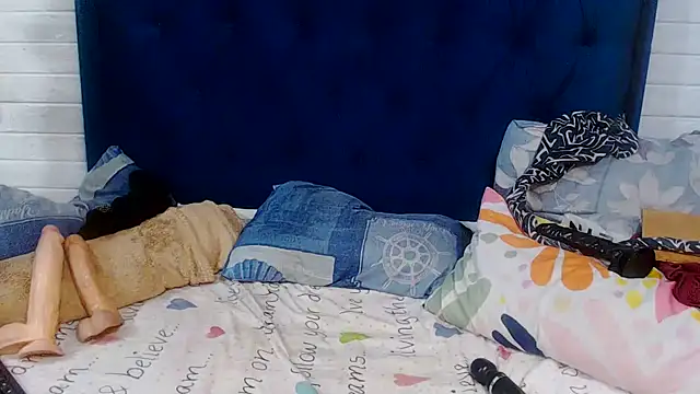 Snapshot of DarkCherryx chatting on February 11, 2026, 7:47 pm DarkCherryx online show from February 11, 2026, 7:47 pm