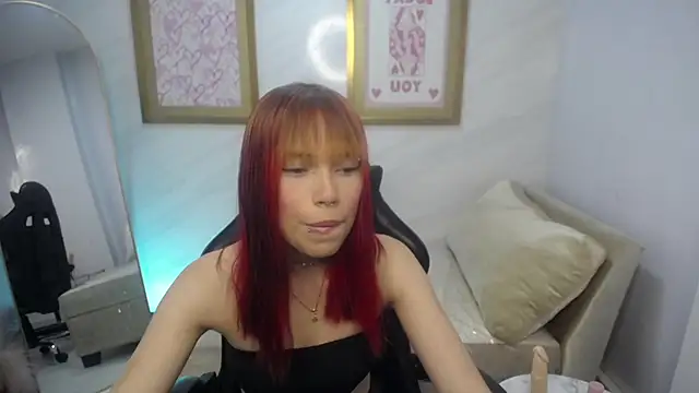 Sweet Kitty v online show from November 17, 2025, 1:04 pm