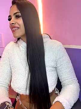 lunaa 21 online show from November 12, 2025, 3:32 am