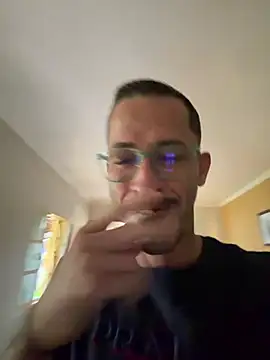 Snapshot of Lucasjandre chatting on April 18, 2026, 10:17 am Lucasjandre online show from April 18, 2026, 10:17 am