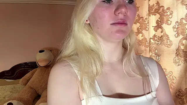 Snapshot of LynellMahe chatting on January 12, 2026, 7:37 am LynellMahe online show from January 12, 2026, 7:37 am