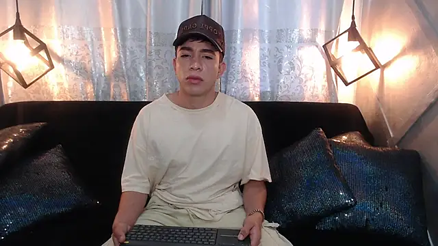 Aaron foxx1 online show from November 13, 2025, 12:09 pm