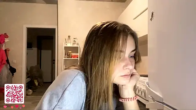 Snapshot of GeralynChiszar chatting on November 23, 2025, 8:08 pm GeralynChiszar online show from November 23, 2025, 8:08 pm