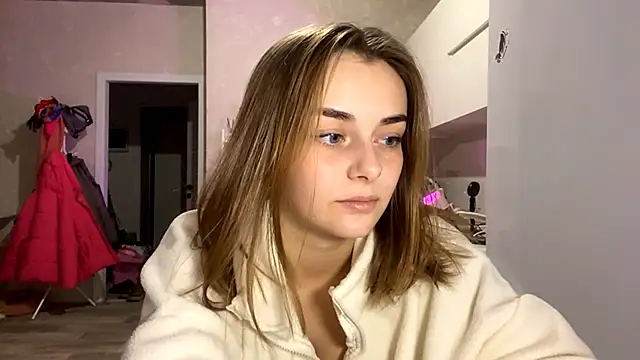 Snapshot of GeralynChiszar chatting on December 4, 2025, 1:04 am GeralynChiszar online show from December 4, 2025, 1:04 am