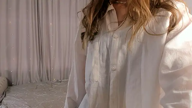 HertaAmorin online show from November 21, 2025, 8:13 am