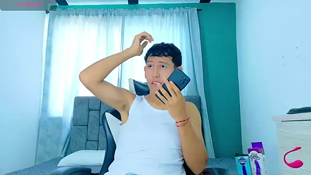 FelipeGonzalezz online show from November 20, 2025, 2:18 pm