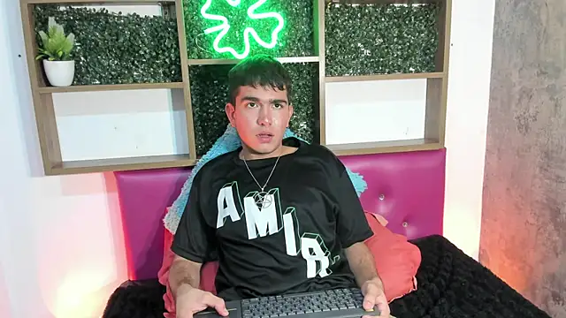 Cyrus Wlaker online show from November 14, 2025, 8:23 pm