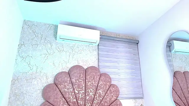 mia fontana  online show from November 21, 2025, 11:53 am