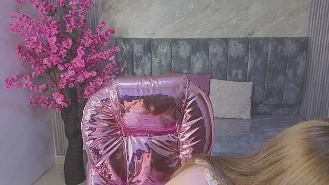 Snapshot of Dafne_moon_s chatting on November 12, 2025, 4:05 am Dafne moon s online show from November 12, 2025, 4:05 am