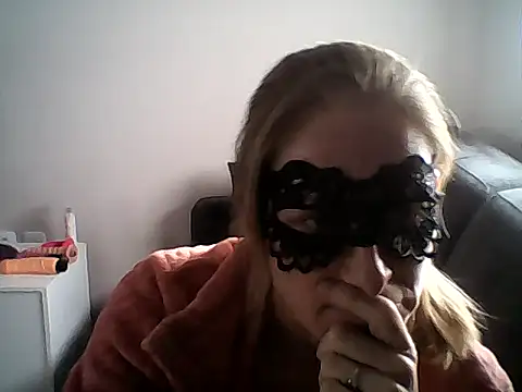 MelleEloa online show from November 24, 2025, 9:31 am