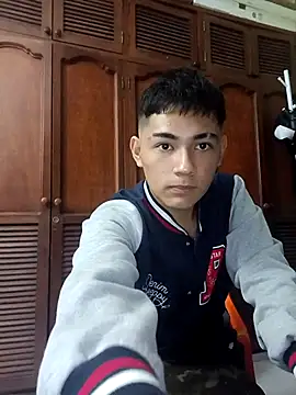 Snapshot of Santiagooo1233 chatting on November 16, 2025, 2:27 am Santiagooo1233 online show from November 16, 2025, 2:27 am