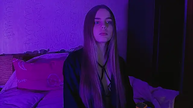 AlicaLOVEalisa777 online show from December 17, 2025, 2:22 pm