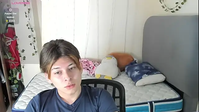 Felix kitty online show from December 15, 2025, 7:09 pm