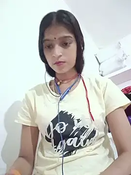 Snapshot of Mohnicute chatting on August 6, 2026, 4:57 pm Mohnicute online show from August 6, 2026, 4:57 pm