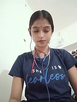 Snapshot of Mohnicute chatting on August 4, 2026, 7:18 pm Mohnicute online show from August 4, 2026, 7:18 pm