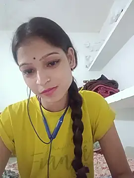 Snapshot of Mohnicute chatting on June 7, 2026, 5:18 pm Mohnicute online show from June 7, 2026, 5:18 pm
