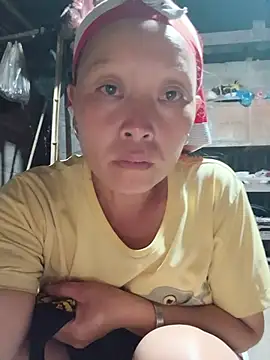 girl-hot2x online show from July 27, 2026, 1:07 pm