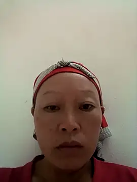 girl-hot2x online show from November 18, 2025, 11:15 pm