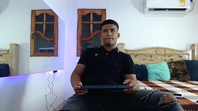 mathews    online show from November 30, 2025, 2:56 am