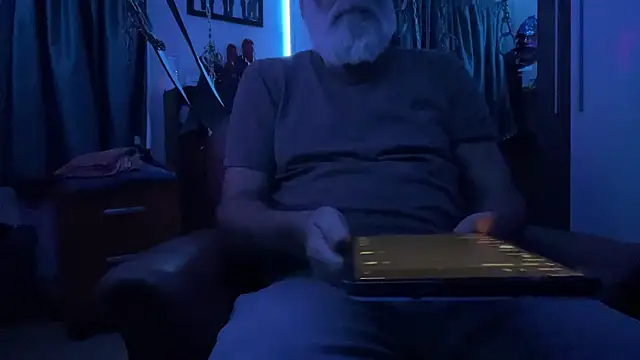 LeatherSdaddy online show from April 4, 2026, 11:44 pm