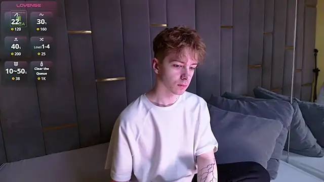 Snapshot of Paul_Holt chatting on November 26, 2025, 8:20 pm Paul Holt online show from November 26, 2025, 8:20 pm