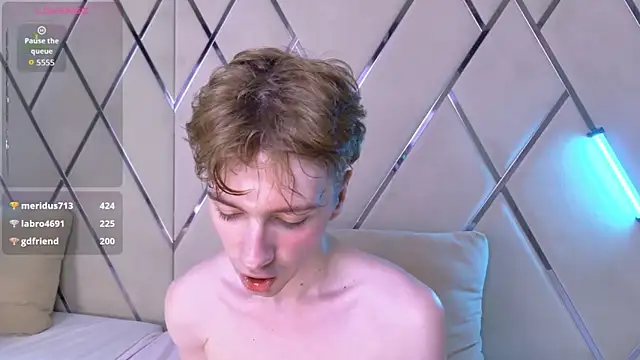 Snapshot of Paul_Holt chatting on December 23, 2025, 8:46 am Paul Holt online show from December 23, 2025, 8:46 am