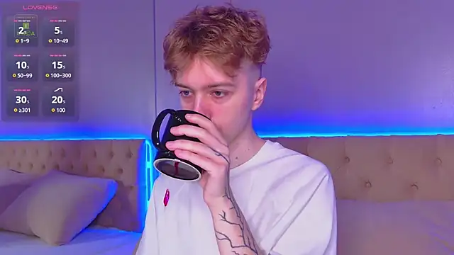 Snapshot of Paul_Holt chatting on December 4, 2025, 9:03 pm Paul Holt online show from December 4, 2025, 9:03 pm