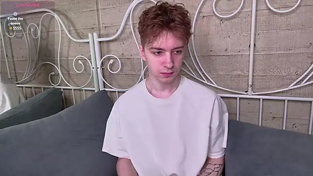 Snapshot of Paul_Holt chatting on November 27, 2025, 8:42 pm Paul Holt online show from November 27, 2025, 8:42 pm