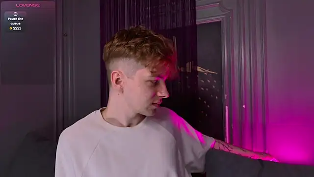 Snapshot of Paul_Holt chatting on November 18, 2025, 8:34 pm Paul Holt online show from November 18, 2025, 8:34 pm