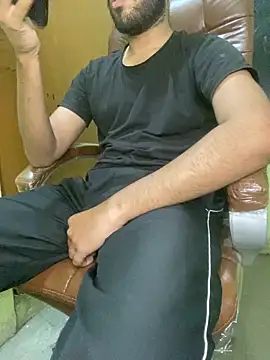 hotyyyyjonny online show from April 13, 2026, 2:37 am