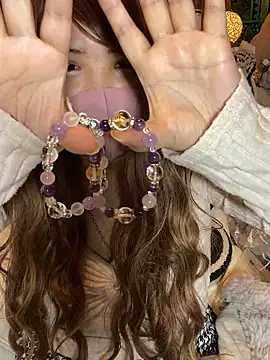 oxLILxMELOxo online show from November 18, 2025, 1:03 pm