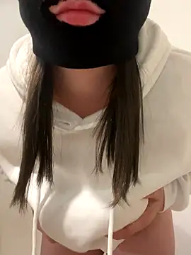 Snapshot of Lauraxy chatting on November 18, 2025, 5:33 am Lauraxy online show from November 18, 2025, 5:33 am