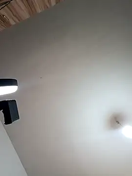 Nuomi6 online show from April 17, 2026, 1:52 am