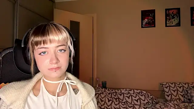 EmilySkyline online show from November 15, 2025, 5:22 am