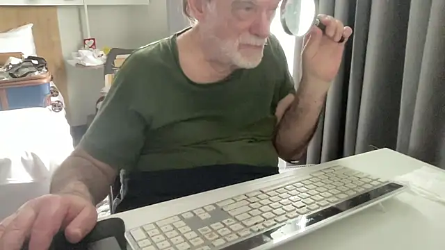 Snapshot of coach-karl chatting on February 21, 2026, 9:22 am coach-karl online show from February 21, 2026, 9:22 am